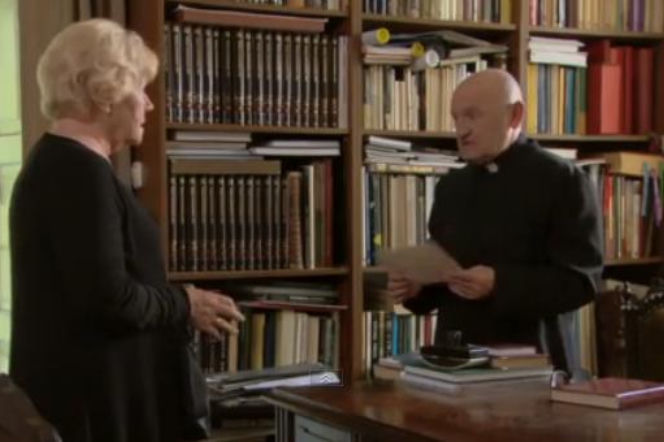 M jak miłość po wakacjach 2014. Barbara Mostowiak (Teresa Lipowska), ksiądza (Maciej Damięcki)