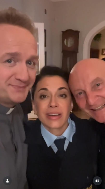 Ranczo 11 sezon. Francesca (Anna Iberszer), Stasiek (Arkadiusz Nader), ksiądz Robert (Bartek Kasprzykowski)