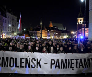 Marsz Pamięci PiS przeszedł ulicami Warszawy. To już 16 lat po katastrofie smoleńskiej