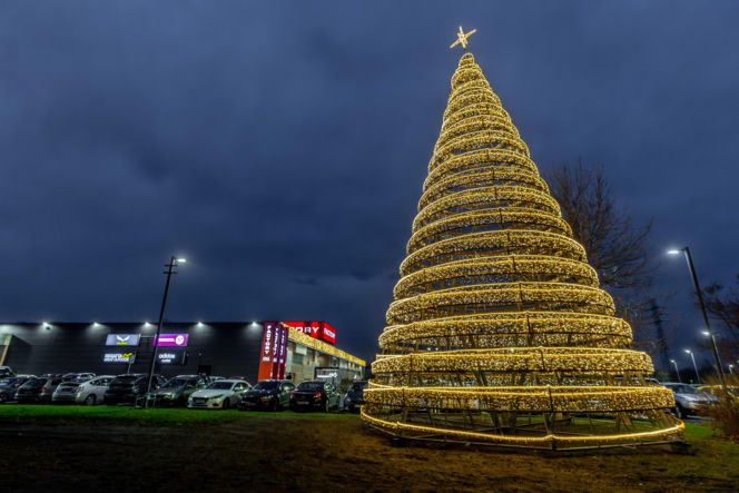 Radość świątecznych zakupów w FACTORY. Outletowe rabaty, najlepsze marki i dobra świąteczna zabaw