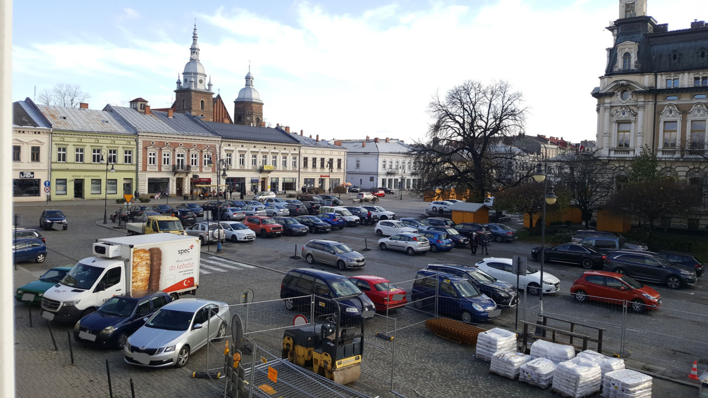 Zakaz parkowania na Rynku w Nowym Sączu