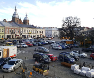 Zakaz parkowania na Rynku w Nowym Sączu