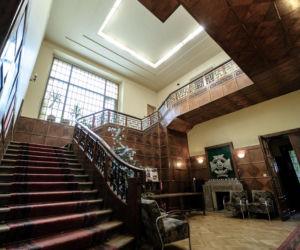 Były tu biura, przedszkole i Urząd Stanu Cywilnego. Dziś w dawnej willi fabrykanta działa harcerstwo