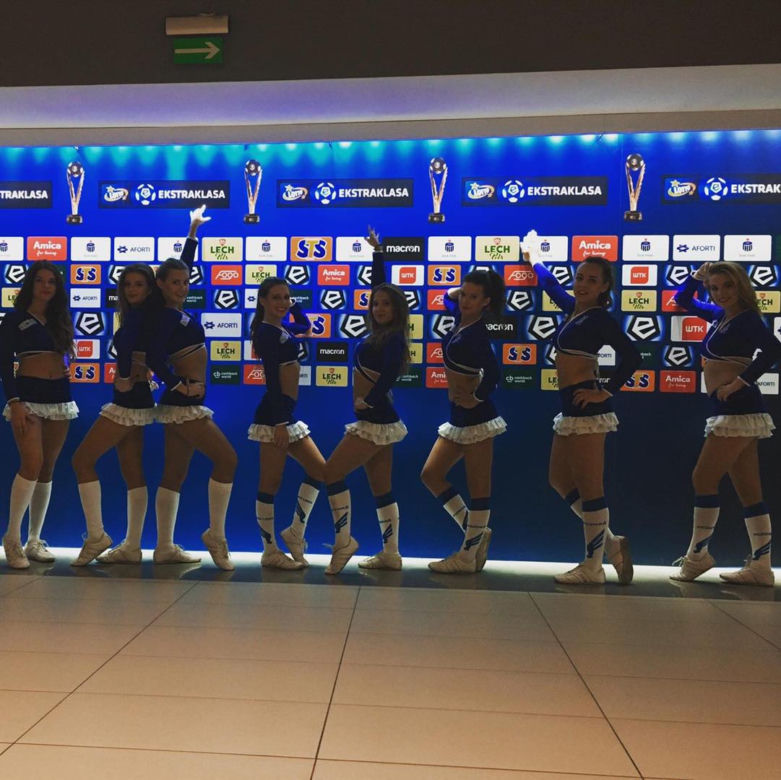 Grupa cheerleaders Kolejorz Girls