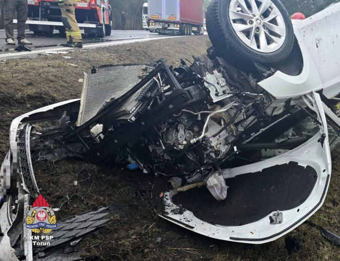 Groźny wypadek pod Toruniem! Zderzyły się osobówka i ciężarówka
