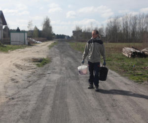 Przez urzędników noszę wodę w wiadrach