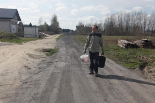 Przez urzędników noszę wodę w wiadrach