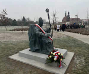 W Kazimierzu Biskupim stanął pomnik bp Jana Lubrańskiego