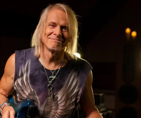 Steve Morse (eks-Deep Purple) wskazał gitarzystę, który nie ma sobie równych. Ten facet jest wyjątkowy