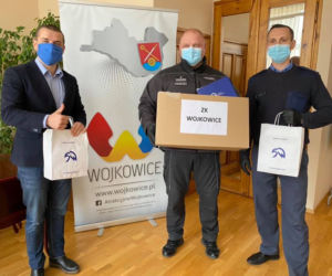 Więźniowie z Wojkowic walczą z koronawirusem. Szyją maseczki dla mieszkańców! [ZDJĘCIA]