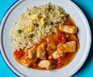 Kurczak po kantońsku jak z chińskiej restauracji. Ten sos robi całą robotę