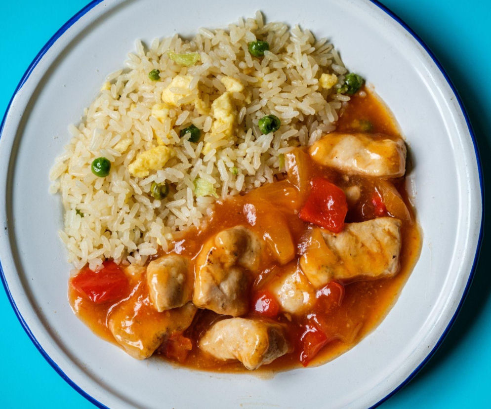 Kurczak po kantońsku jak z chińskiej restauracji. Ten sos robi całą robotę