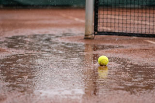 Challenger Enea Poznań Open zakłócony przez ulewę. Kto awansował dalej?