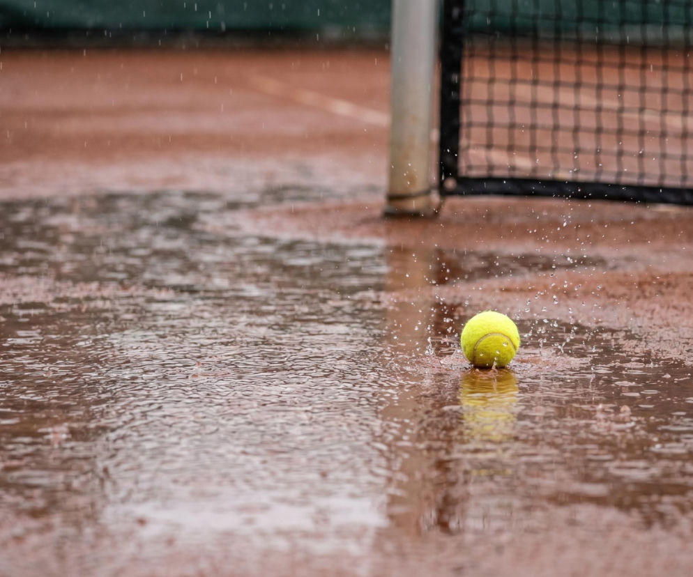 Challenger Enea Poznań Open zakłócony przez ulewę. Kto awansował dalej?