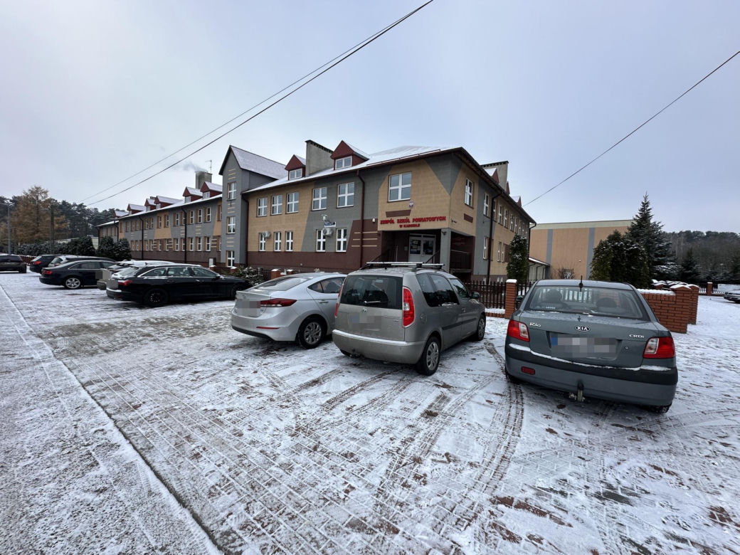 Zmyli ślady krwi po makabrze w szkole. Uczniowie zostali zwolnieni z lekcji