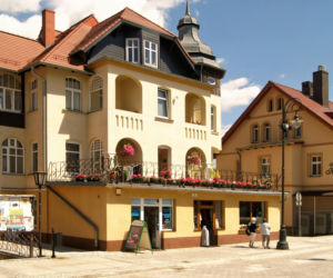 To uzdrowisko na Dolnym Śląsku przeżywa renesans. Dojedziesz tam pociągiem!