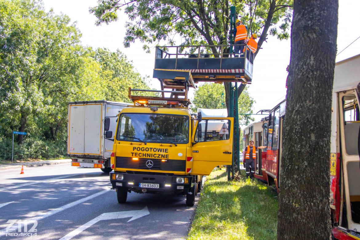 Wypadek tramwaju i samochodu ciężarowego w Zabrzu
