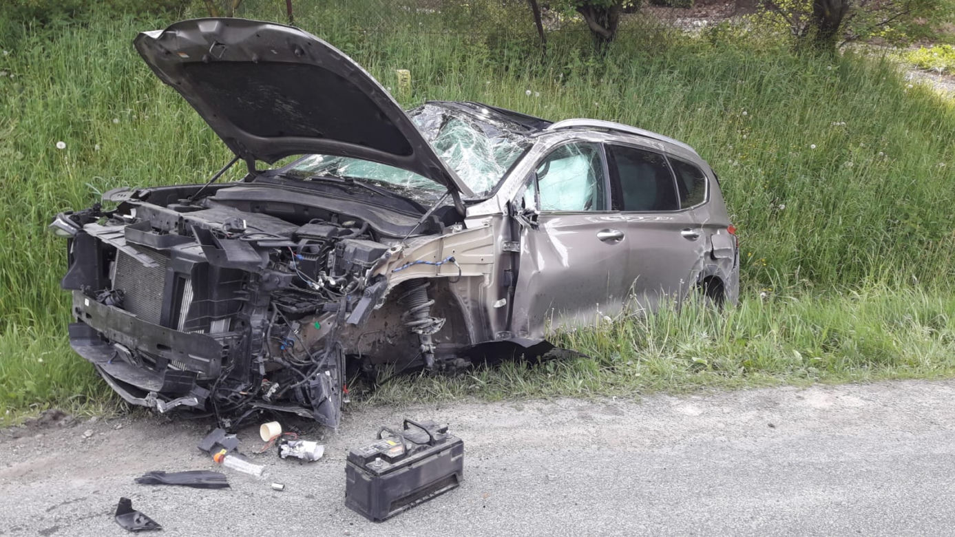 Koszmarny wypadek w Łososinie Dolnej. Strażacy rozcinali zmasakrowanego opla