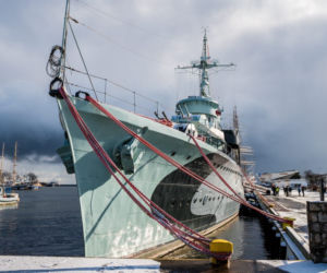 ORP Błyskawica opuściła swoje miejsce przy nabrzeżu w Gdyni