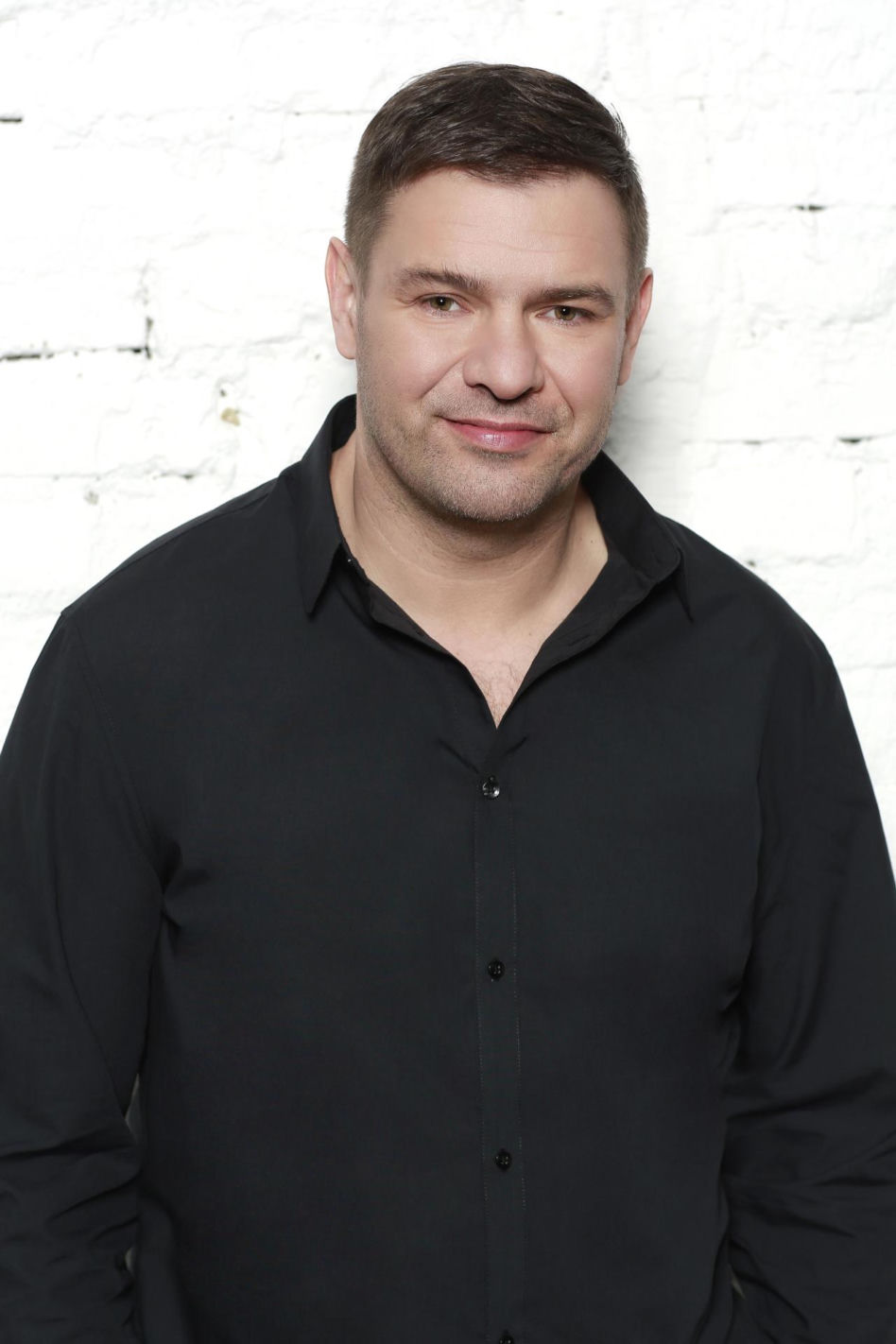Tomasz Karolak na archiwalnych zdjęciach. Tak wyglądał na początku kariery