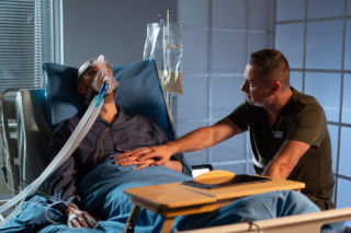 Na dobre i na złe odc. 980. Aleks/ Aleś (Paweł Małaszyński), Leszek (Sebastian Świerszcz)