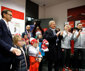 Premier Mateusz Morawiecki w szatni reprezentacji Polski