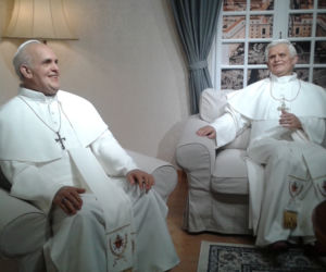 Papież Franciszek i Benedykt XVI w Krakowie! Można ich spotkać w muzeum figur woskowych [AUDIO, ZDJĘCIA]