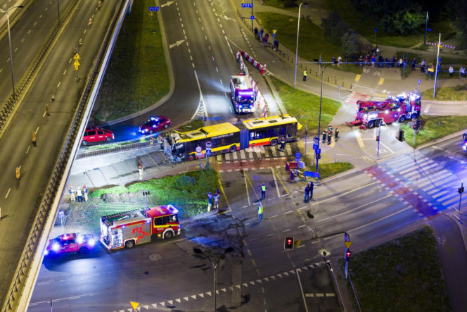 Autobus miejski wjechał w przejście podziemne przy Dworcu Zachodnim
