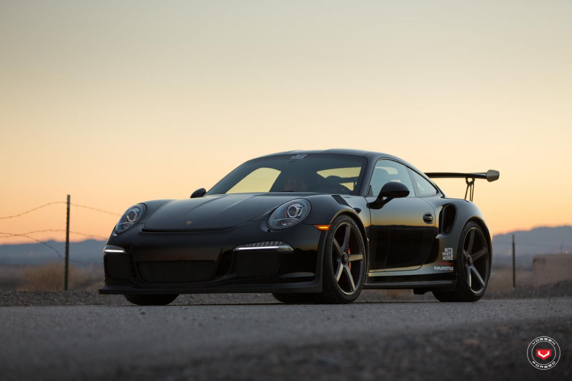 Porshe na felgach Vossen
