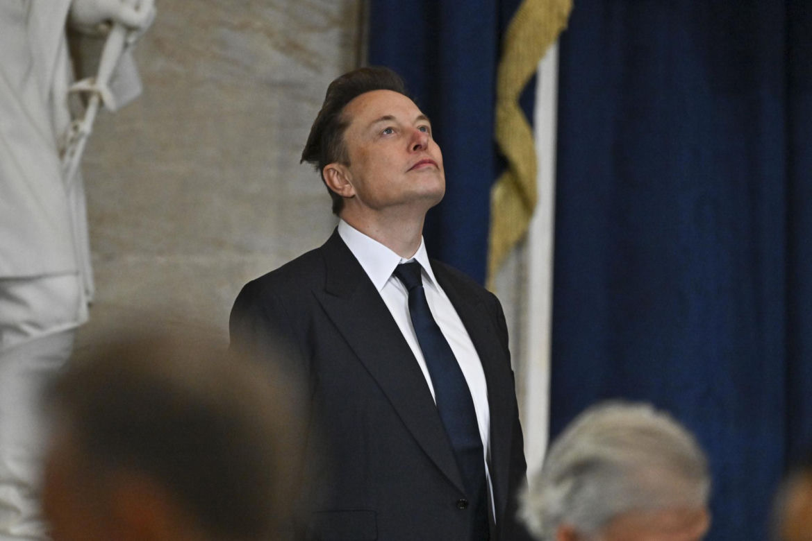 Cały świat mówi o dziwnym geście Muska. "Faszystowski salut", "jakby ćwiczył przed lustrem". Szok!