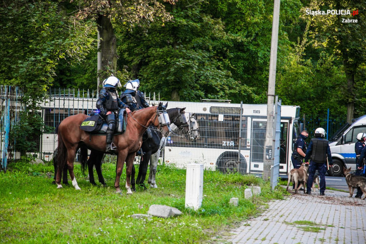Policyjne zabezpieczenia meczu w Zabrzu