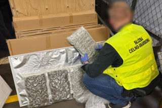 W przesyłce miały być panele LED. Celnicy znaleźli nielegalny towar za 4,5 mln zł