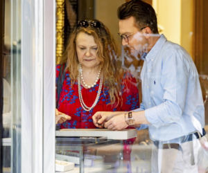 Posłanka Piekarska z Adrianem Witczakiem kupowali bransoletkę