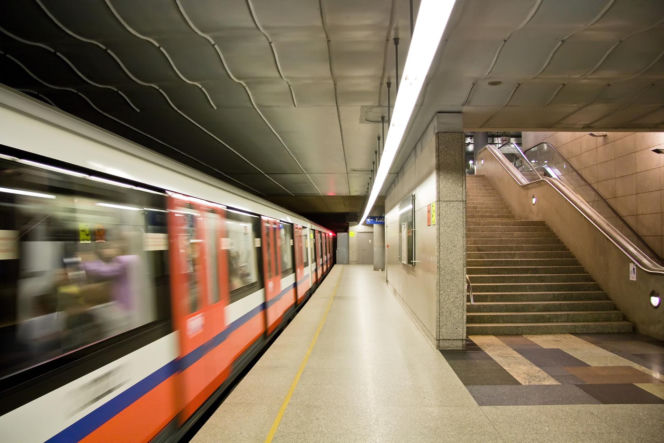 Stacja metra Pole Mokotowskie zmieni nazwę? SGH walczy i publikuje petycje