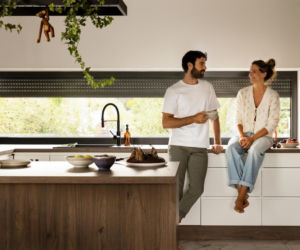 Okna, które pracują dla domu. Jak nowoczesne systemy okienne zmieniają komfort życia?