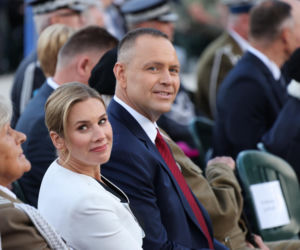 Fałszywy alarm w mieszkaniu matki prezydenta. Przydacz krytykuje Kierwińskiego