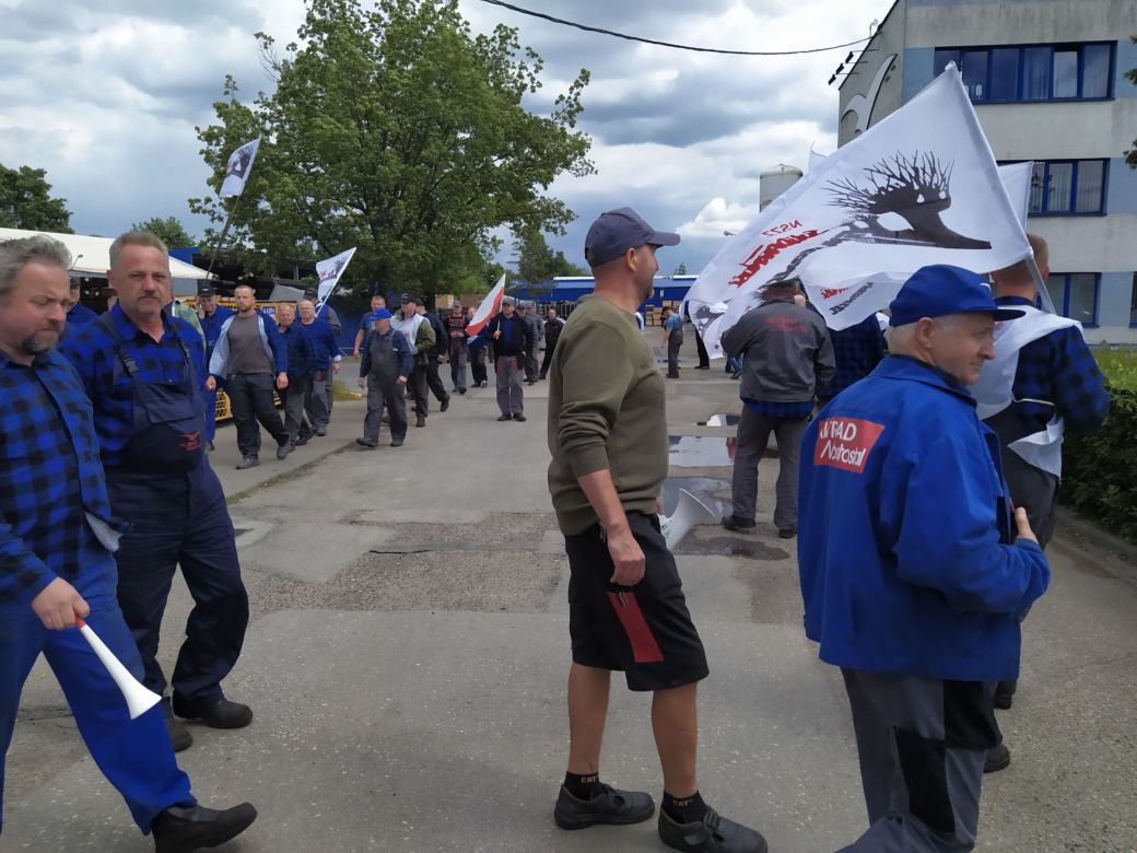 Trwa strajk generalny w Altrad Mostostal. Protestujących poparli związkowcy z Mostostalu Siedlce - zobacz zdjęcia!