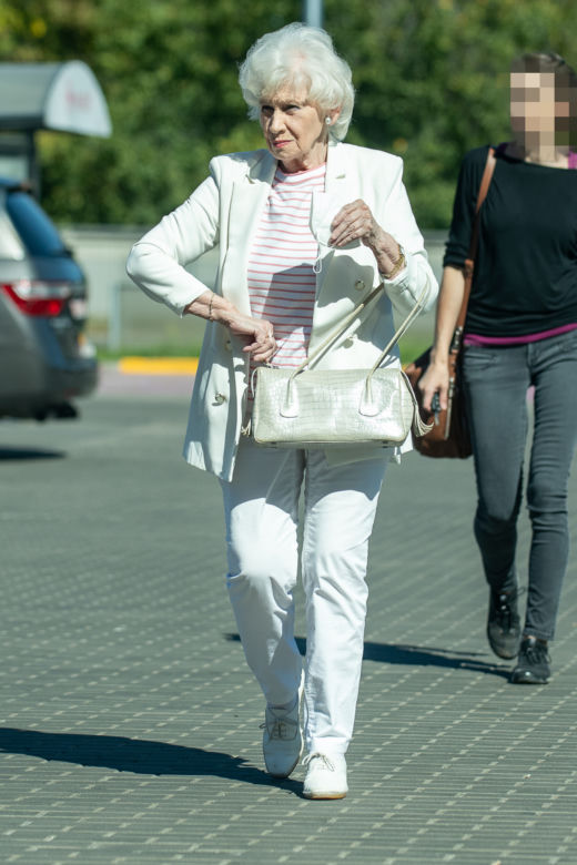 Krystyna Loska jeździ autem