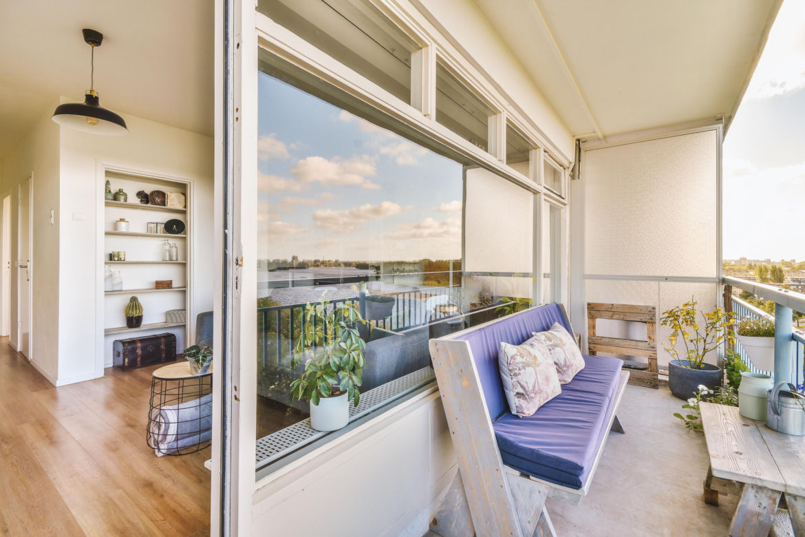 Jak urządzić wąski balkon?