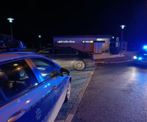 Policyjny pościg na autostradzie A1! Kierowca porzucił auto i uciekał pieszo