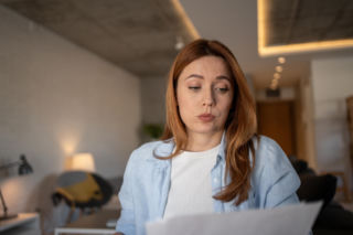 Znasz to słowo, a nagle wydaje się obce? To nie przypadek, to „jamais vu”