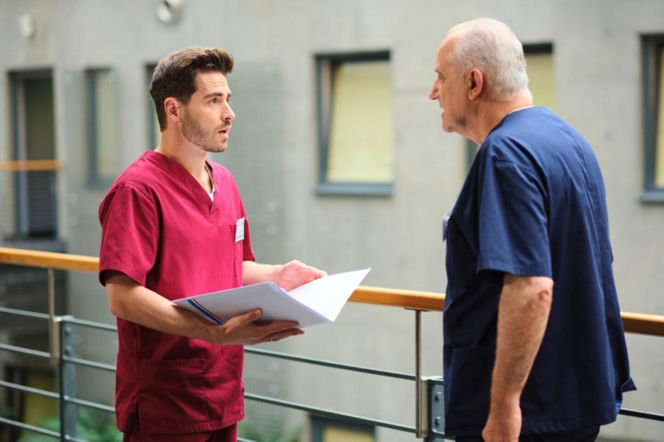 Pierwsza miłość odc. 4138. Marek Żukowski (Maciej Tomaszewski), Kacper (Damian Kulec)