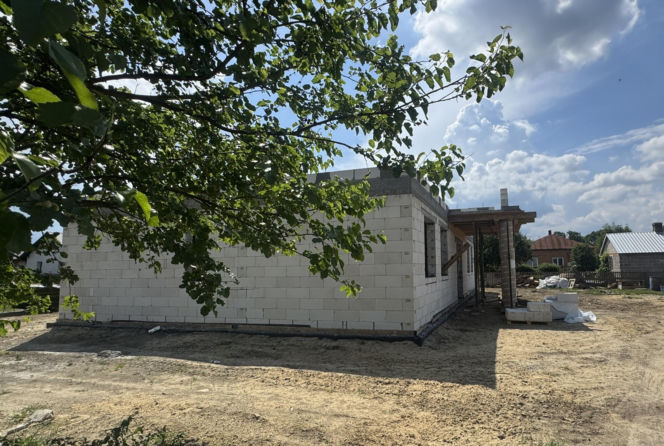 Nowy dom Wesołowskich. Poprzedni został zniszczony podczas akcji przeciw rosyjskim dronom