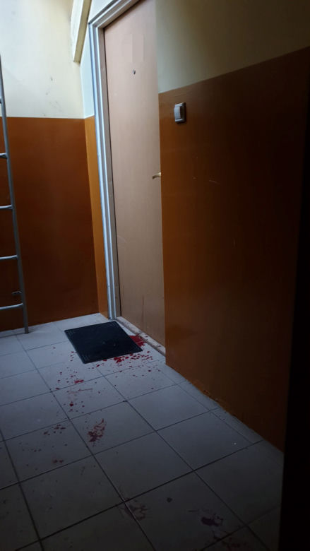 Wyszedł zza krat i podźgał córeczkę i żonę 