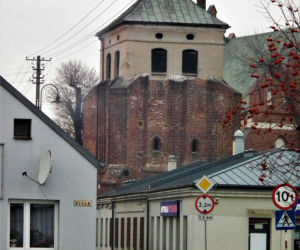 To jedno z najpiękniejszych miast w województwie łódzkim. Kiedyś było związane z Krakowem