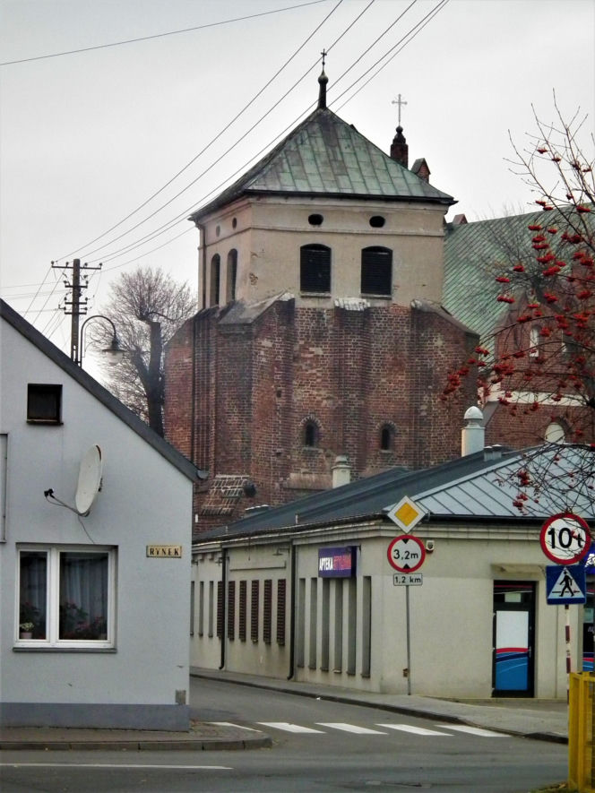 To jedno z najpiękniejszych miast w województwie łódzkim. Kiedyś było związane z Krakowem