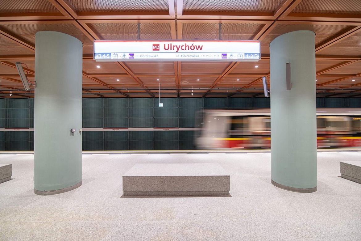 Metro w Warszawie już wozi pasażerów, ale wciąż są drążone nowe linie