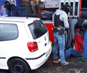 WPADŁ gang hakerów! Rozsyłali fałszywe alarmy bombowe, oszukiwali na grube miliony!