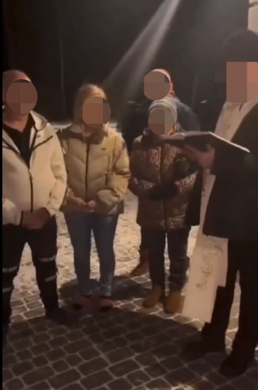 Chrzest Maybacha na Podlasiu. Ksiądz majtał kropidłem jak szalony