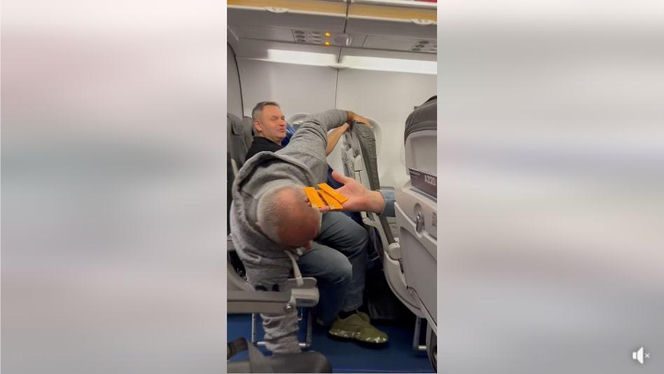 Najpierw Martyniuk a teraz oni. Polscy kabareciarze robią zamieszanie w samolocie!